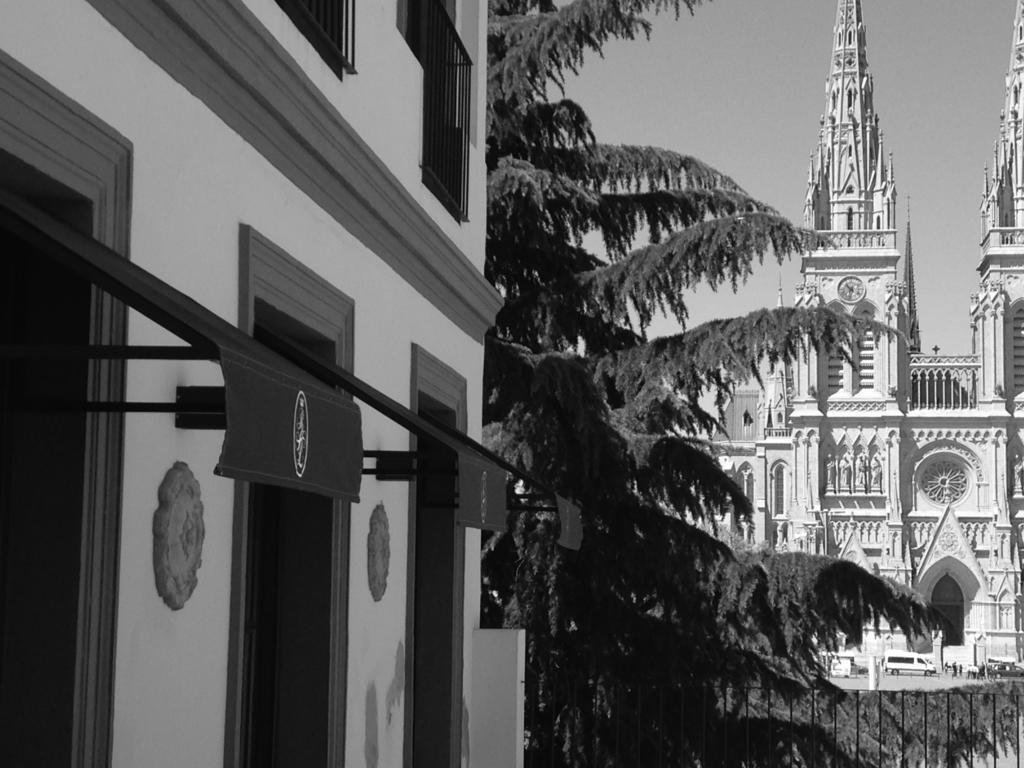 Real Hotel Lujan エクステリア 写真