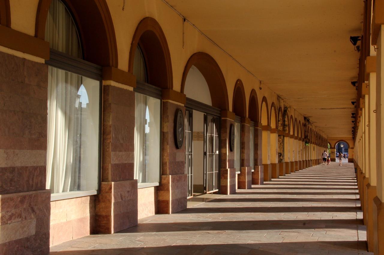 Real Hotel Lujan エクステリア 写真