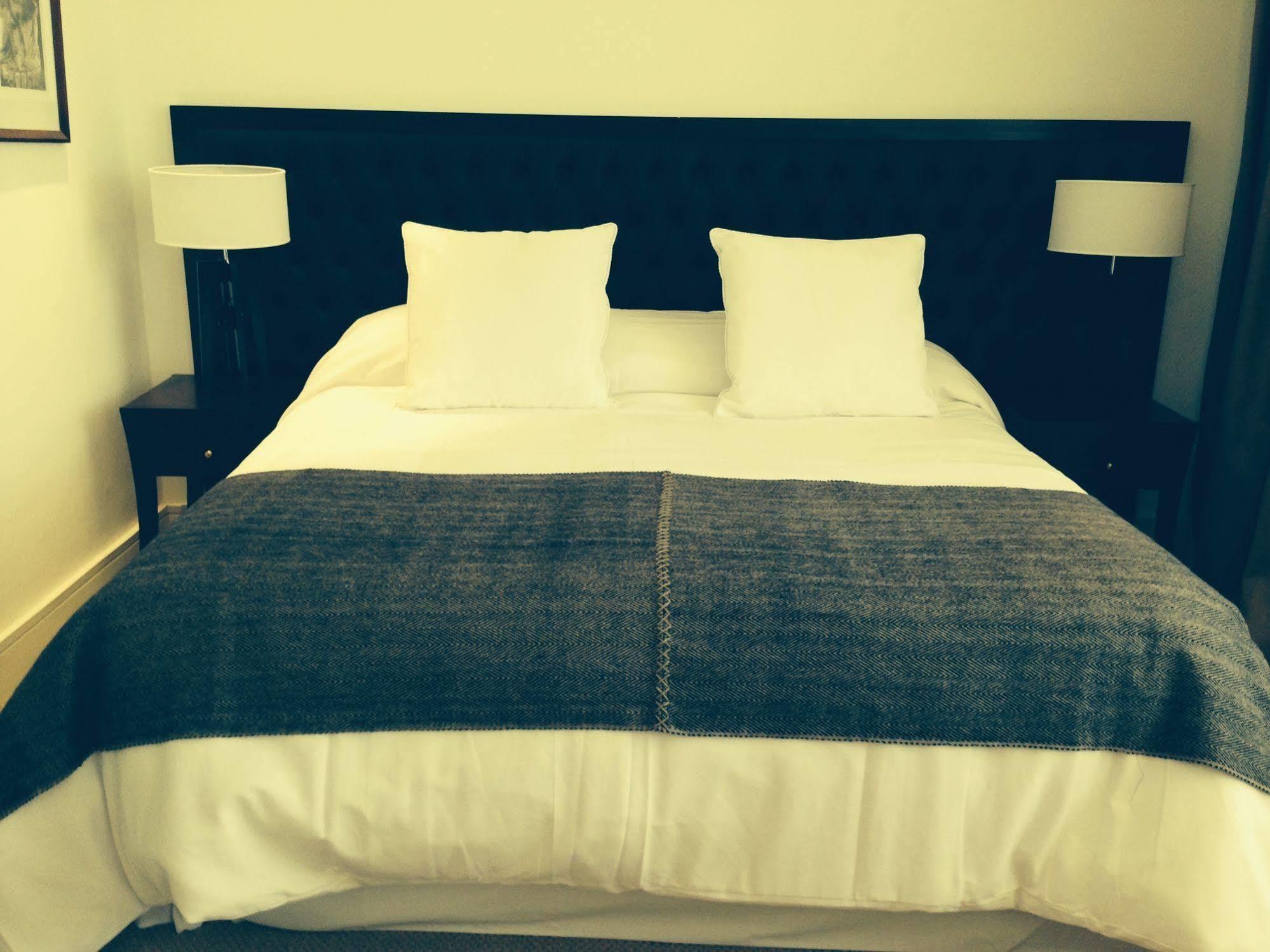 Real Hotel Lujan エクステリア 写真