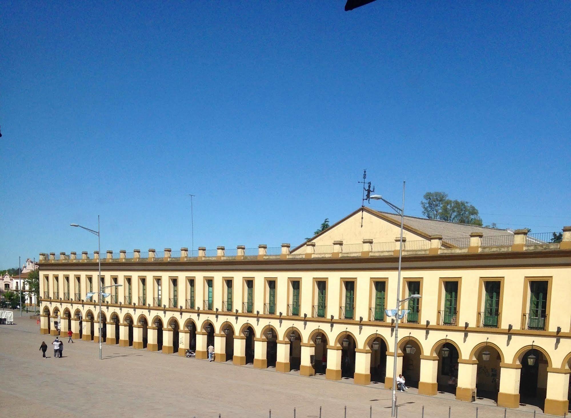 Real Hotel Lujan エクステリア 写真